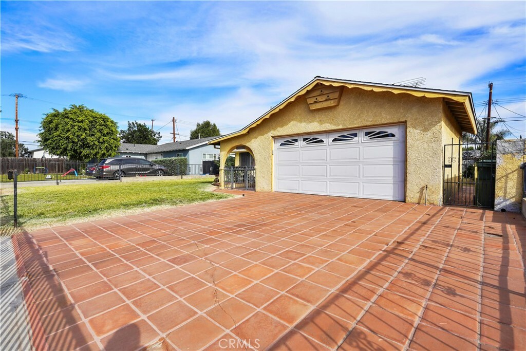 Property Photo:  8842 Monogram Avenue  CA 91343 