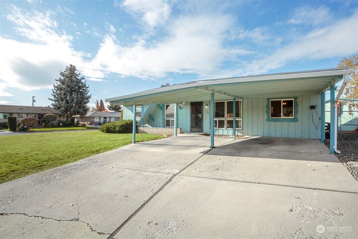 Property Photo: 4901 Bristol Way WA 98908