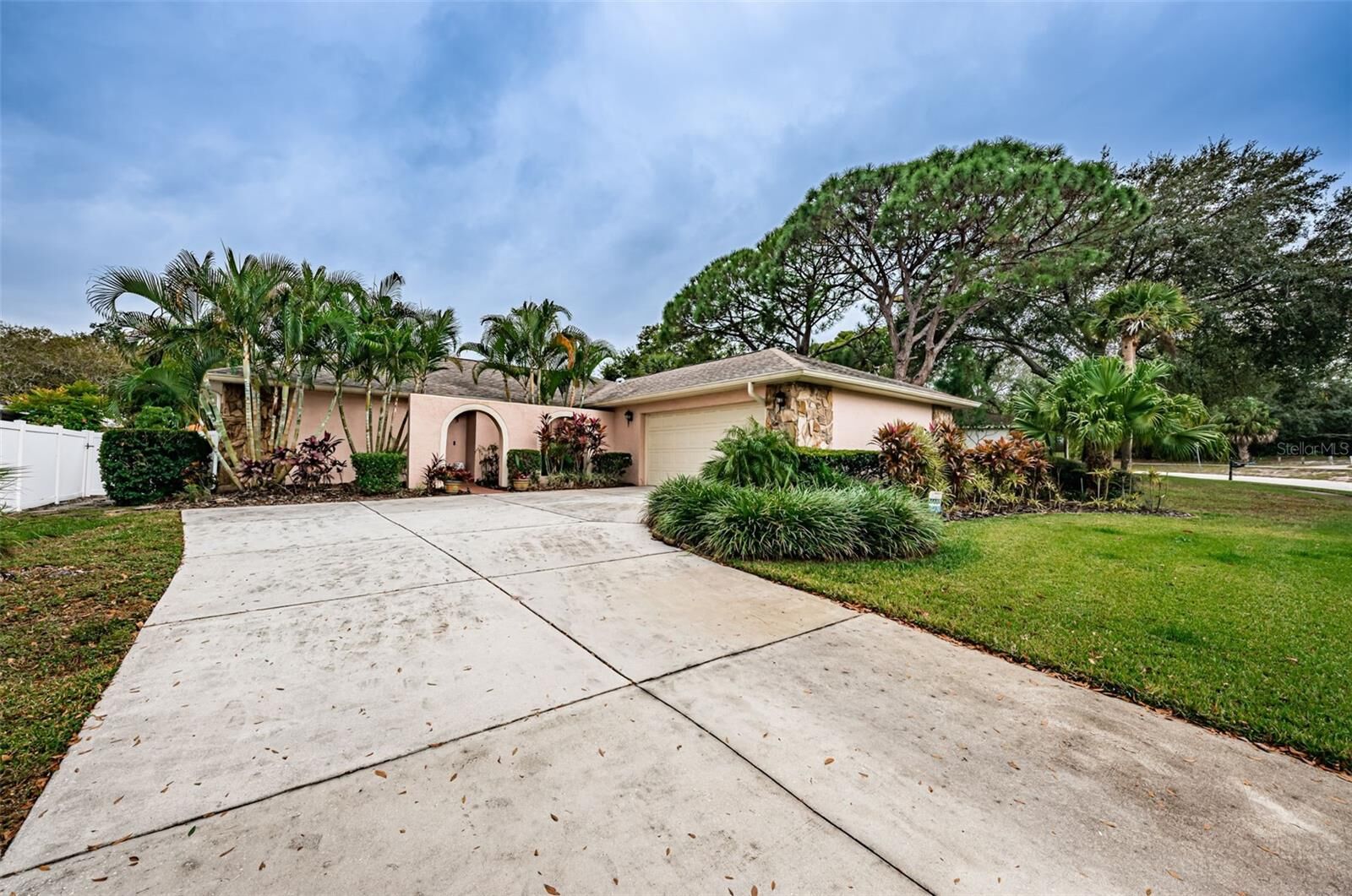 Property Photo:  3421 Hyde Park Drive  FL 33761 