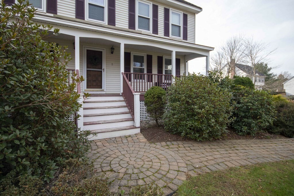 Property Photo:  5 Elwood Road  NH 03053 