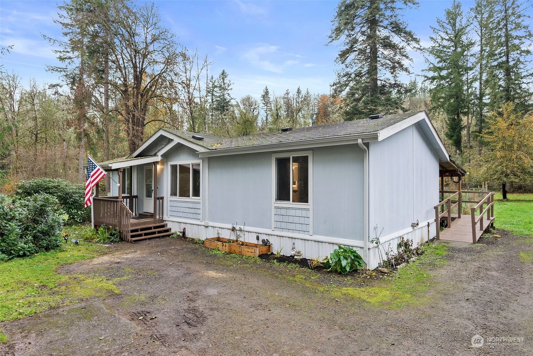 Property Photo:  118 Laurel Way  WA 98582 