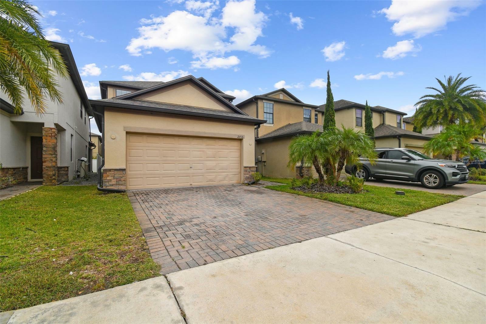 Property Photo:  2715 Garden Falls Drive  FL 33511 