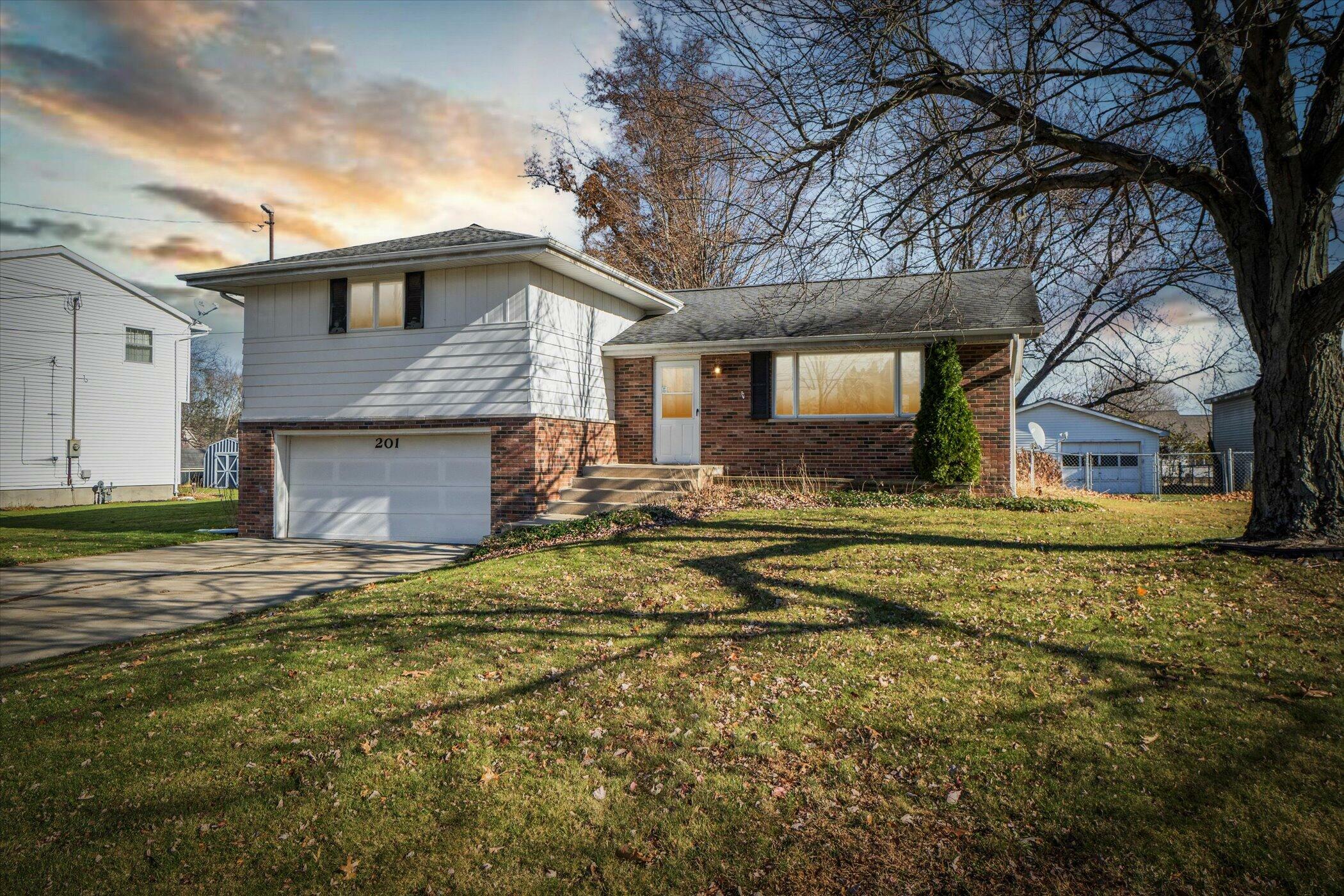 Property Photo:  201 Eastlawn  MI 49269 