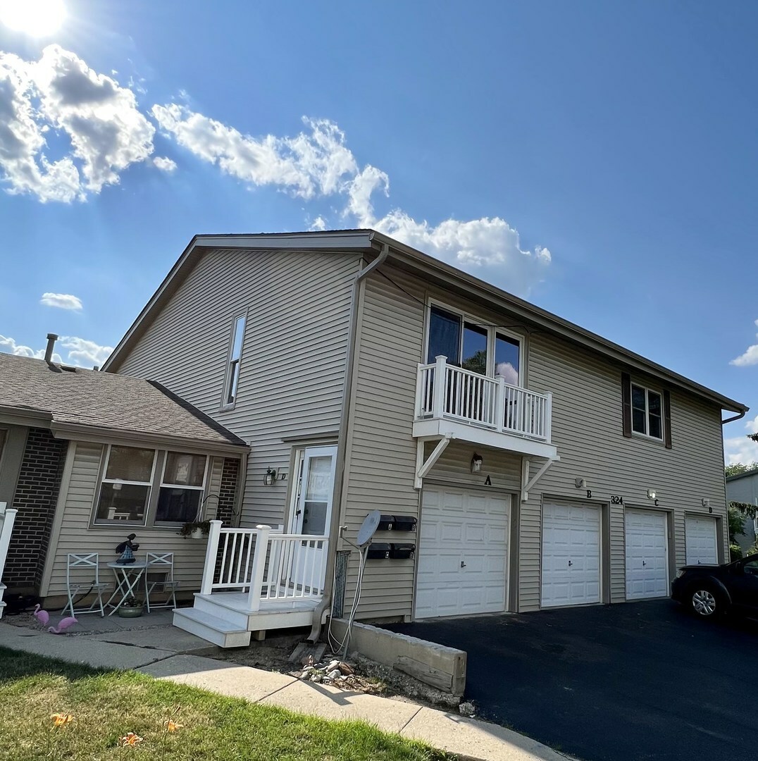 Property Photo: 324 Georgetown Court D IL 60108