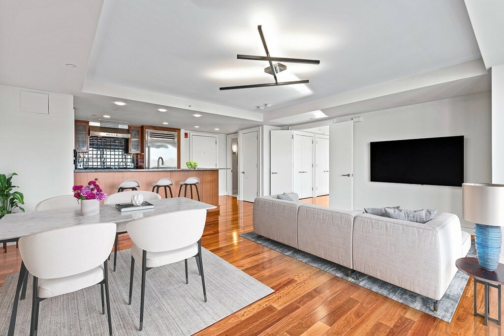 Property Photo:  3 Battery Wharf 3501  MA 02109 