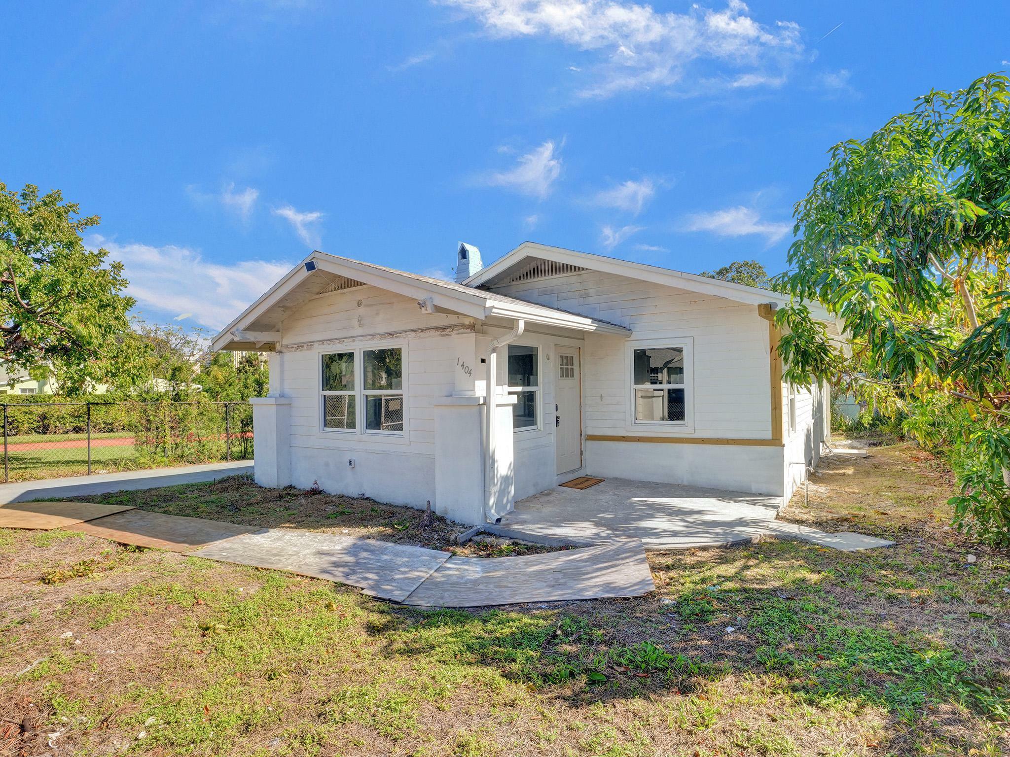 Property Photo:  1404 Florida Avenue  FL 33401 