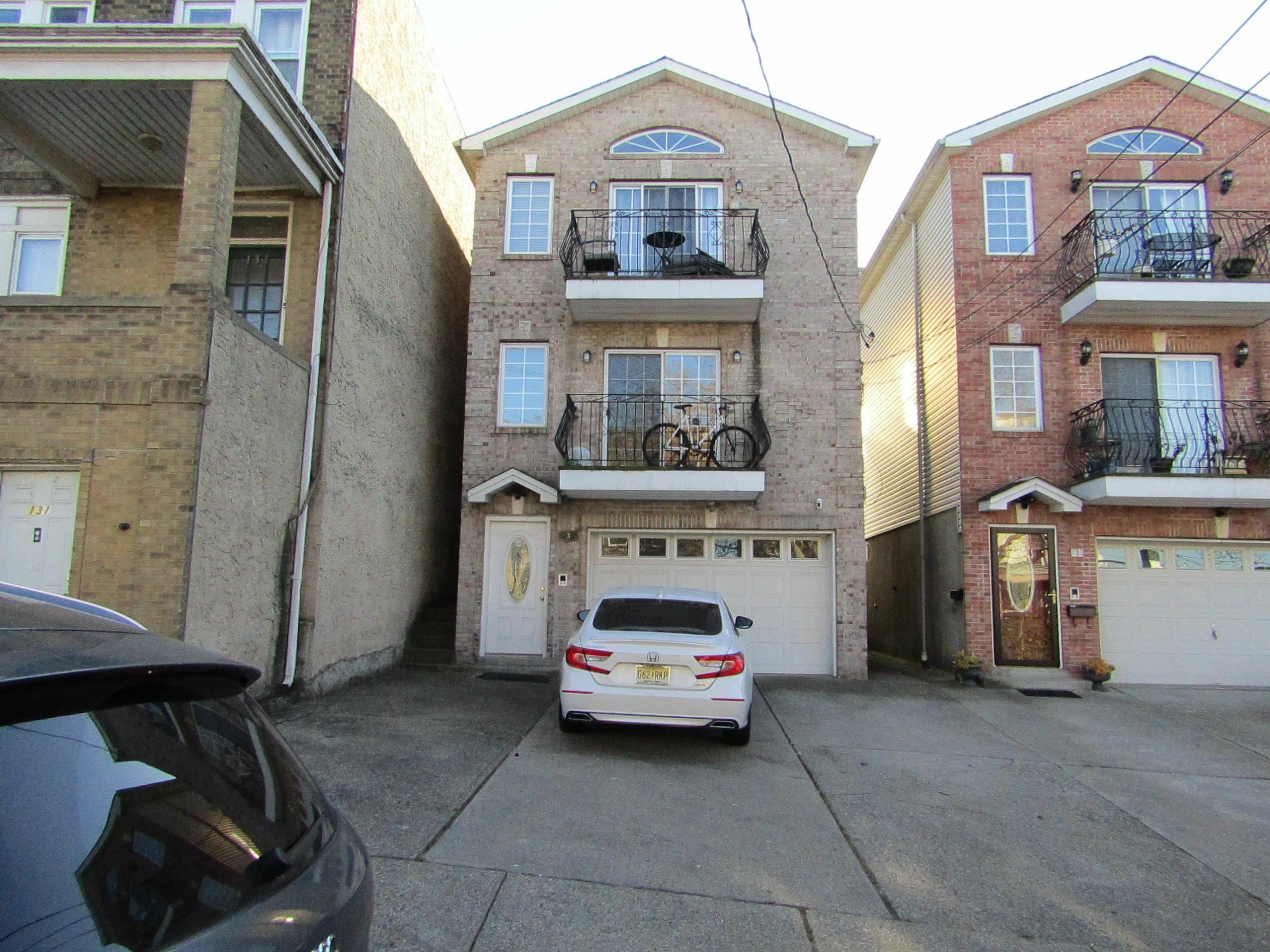 133 Leonard St  Jc, Heights NJ 07307 photo