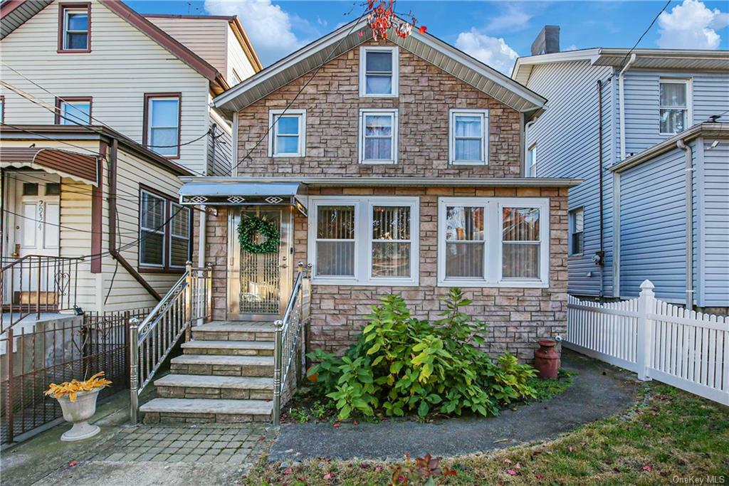 Property Photo:  2922 Haskin Street  NY 10461 