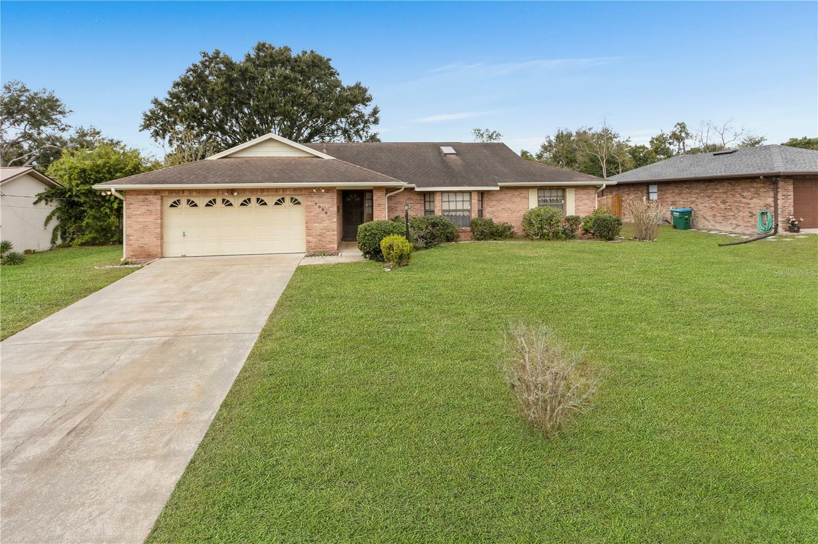 Property Photo:  1098 Eagles Nest Avenue  FL 32725 