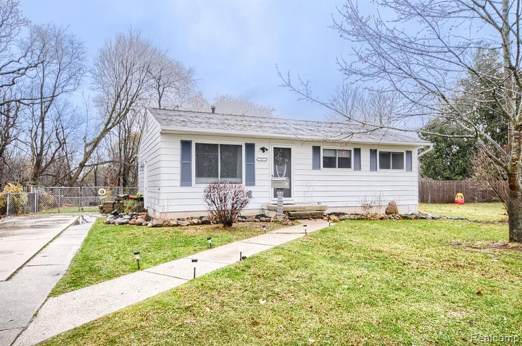 Property Photo:  227 Campbell  MI 48420 