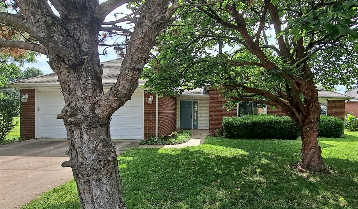 Property Photo:  1601 S 24th Place  AR 72756 