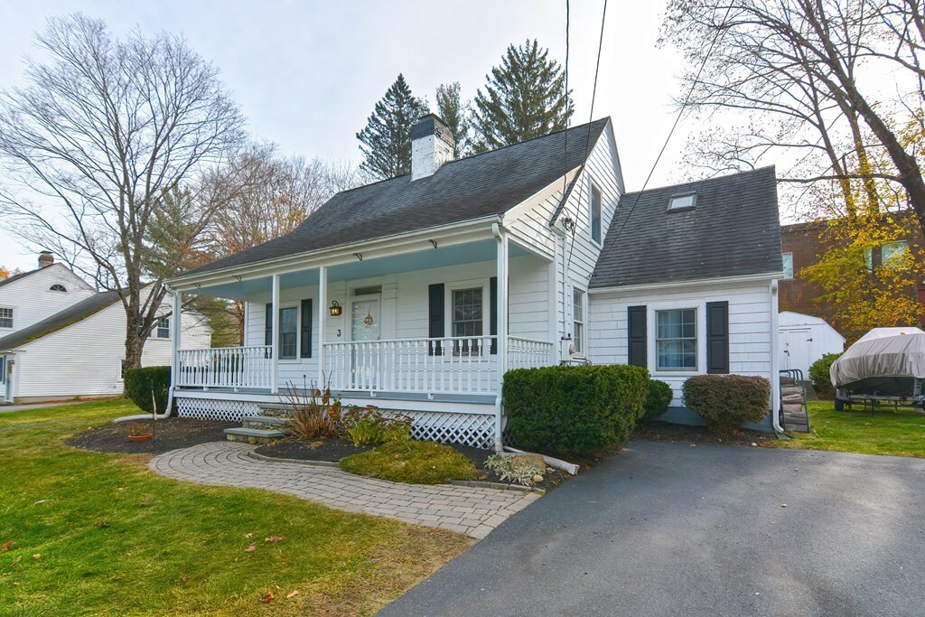 Property Photo:  3 Orchard Pl  MA 01516 