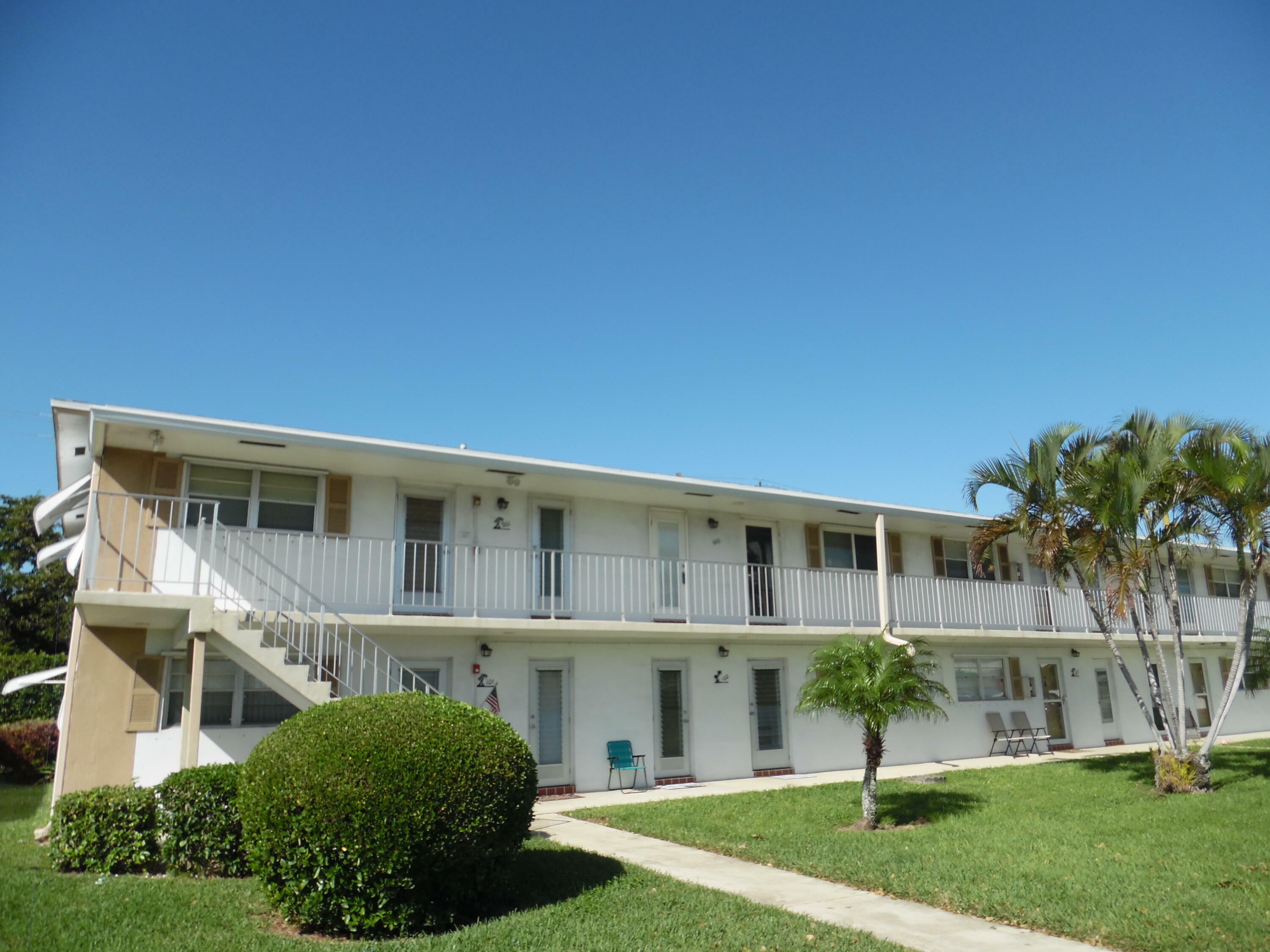 Property Photo:  1115 Lake Terrace 202  FL 33426 