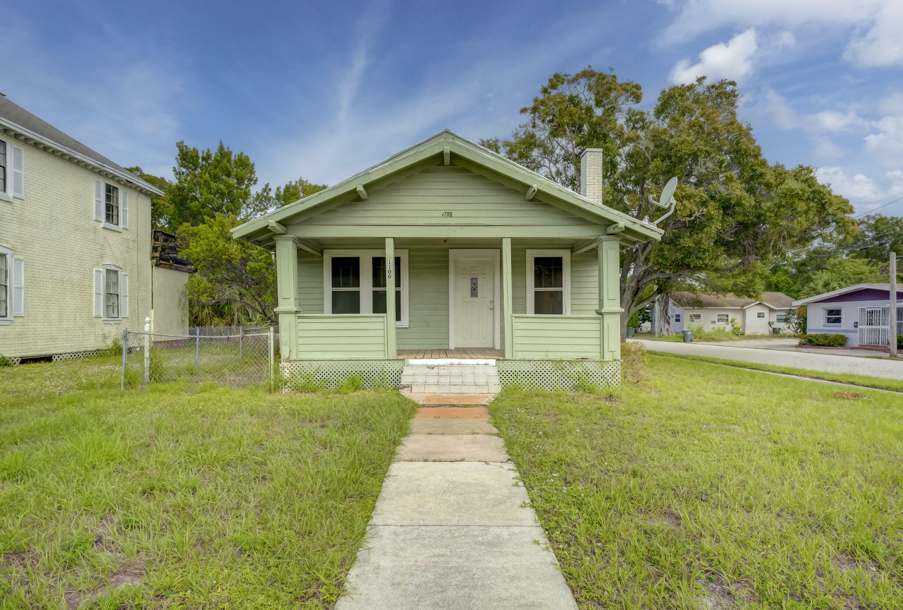 Property Photo:  1100 Orange Avenue  FL 34950 