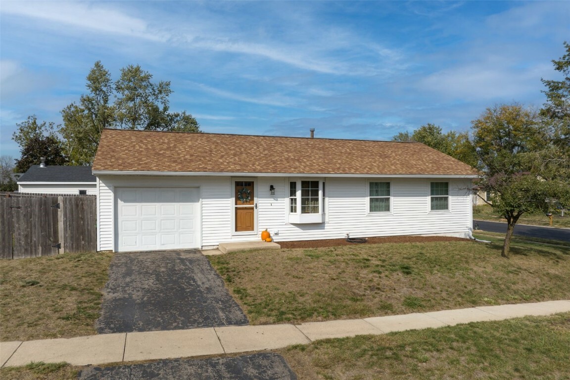 Property Photo:  5004 Twin Mound Drive NE  IA 52402 