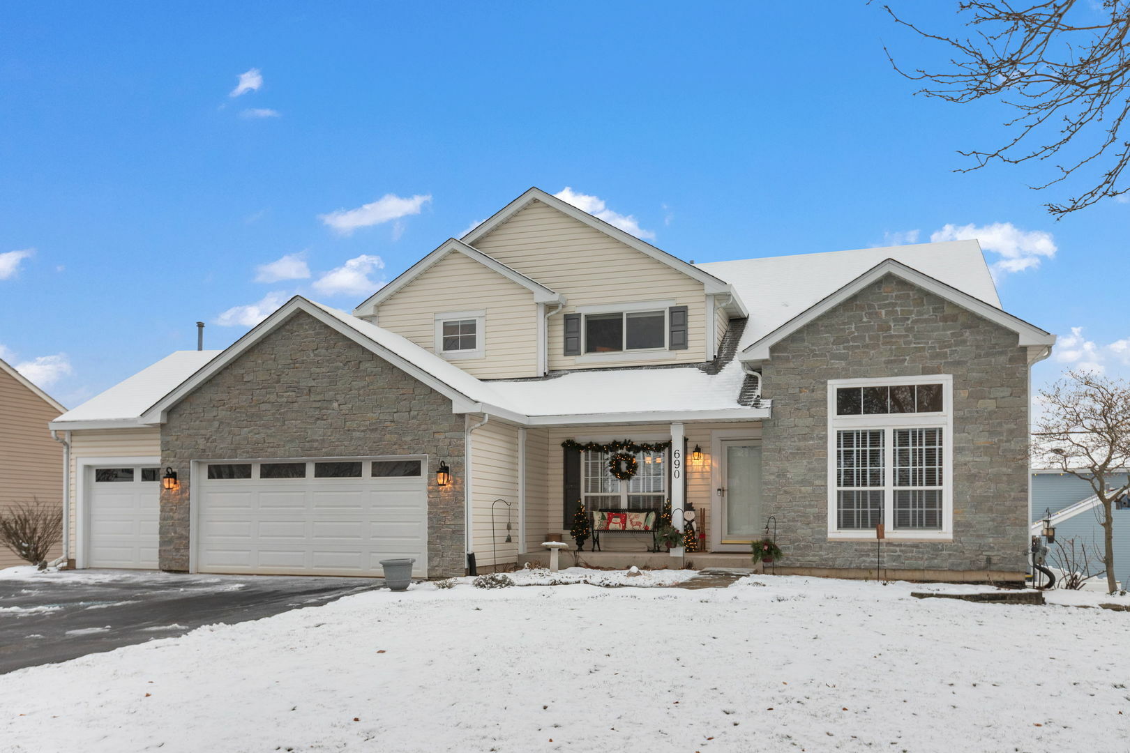 Property Photo: 690 Linden Drive IL 60188
