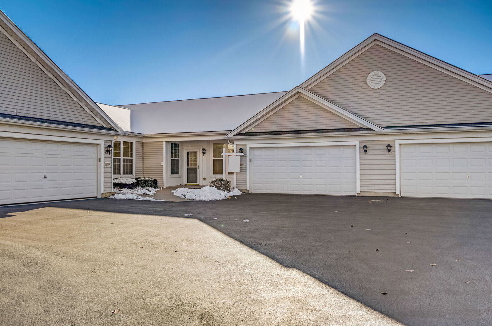 Property Photo:  14069 Palisades Avenue  IL 60142 