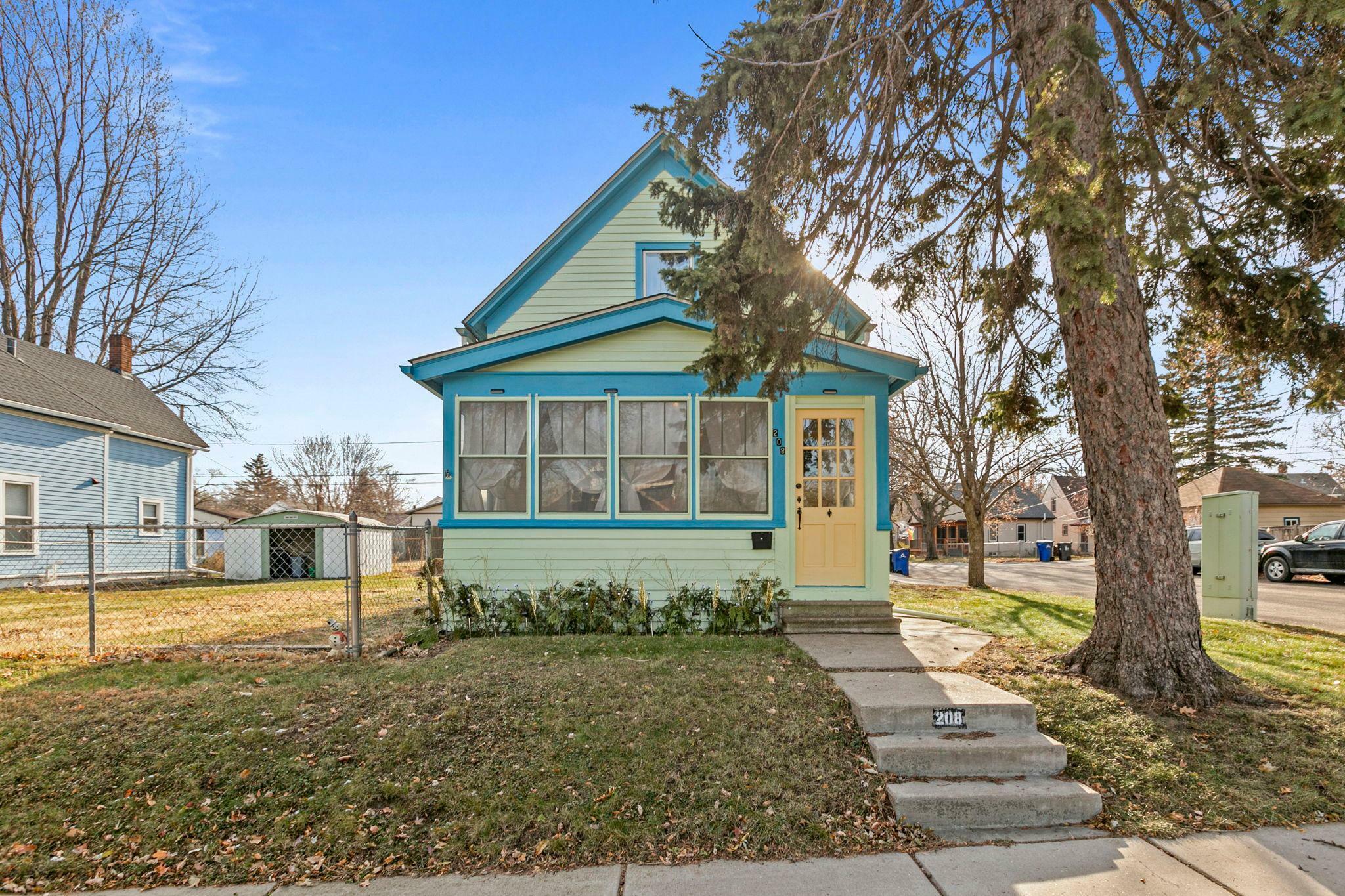 Property Photo:  208 Sidney Street W  MN 55107 