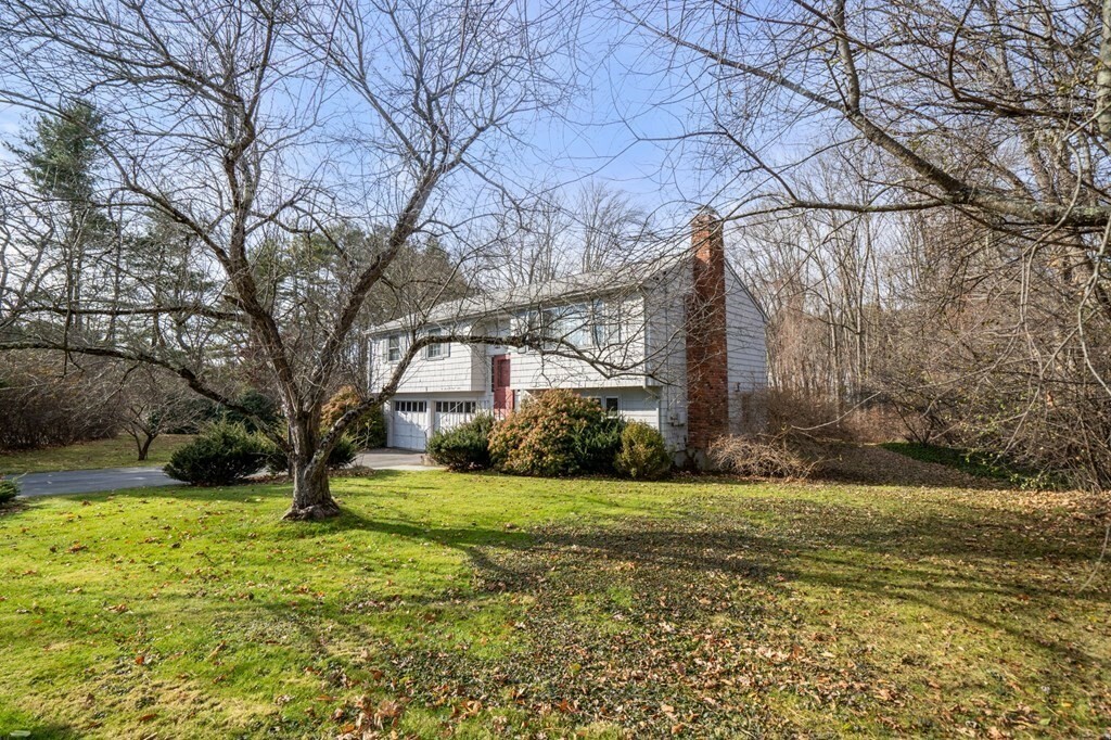 Property Photo:  4 Bayberry Road  MA 02052 