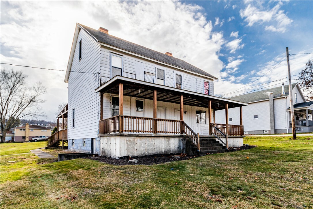 Property Photo:  1281 Sumac St  PA 15692 