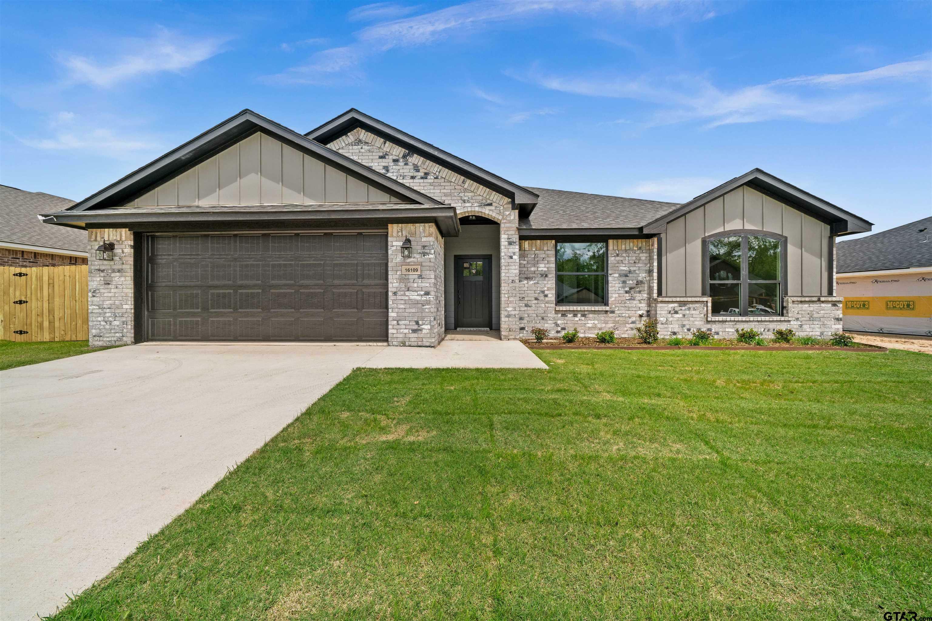 Property Photo:  16109 Crossing Circle  TX 75771 