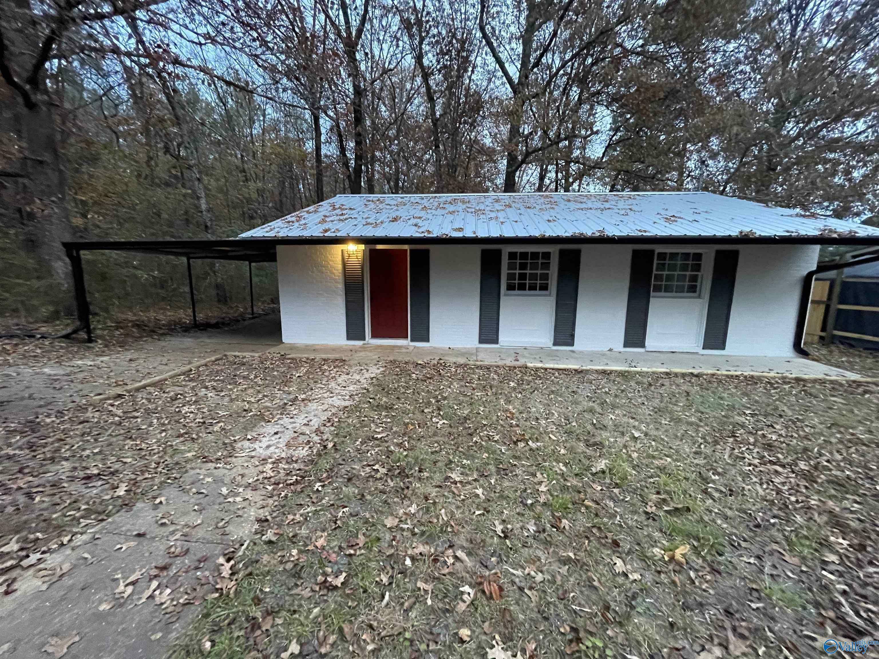 Property Photo:  1611 Hooks Lake Road  AL 35901 