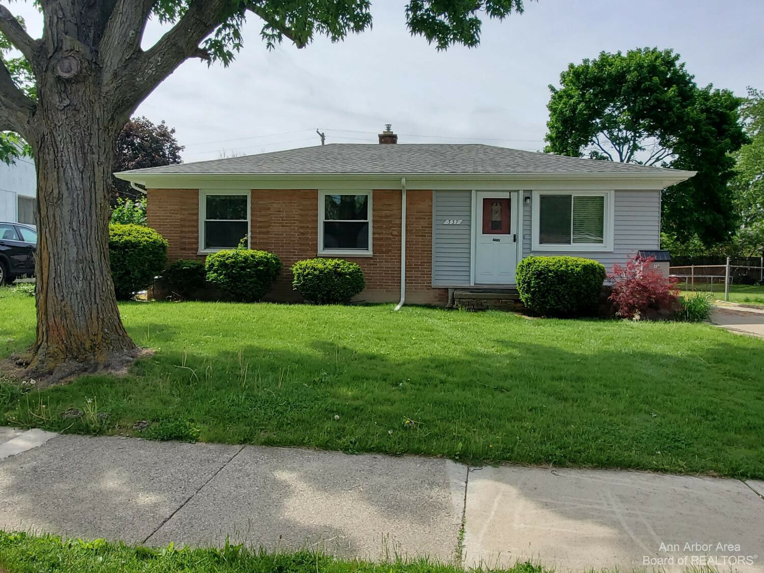 Property Photo:  337 W Bennett Street  MI 48176 