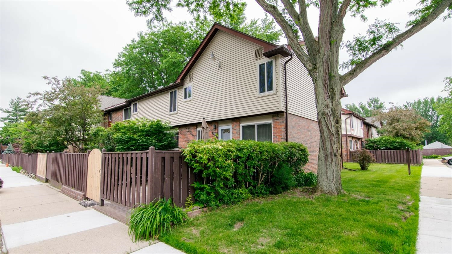 Property Photo:  542 E Terrace Lane  MI 48198 