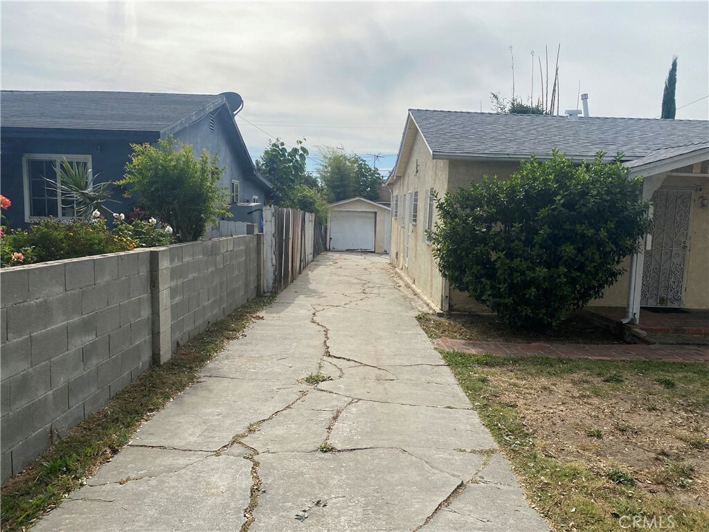 Property Photo:  544 E Hillsdale Street  CA 90302 