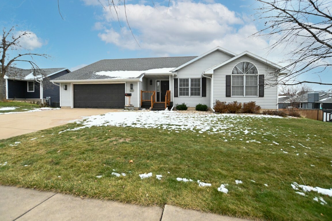 Property Photo:  335 Partridge Avenue  IA 52302 