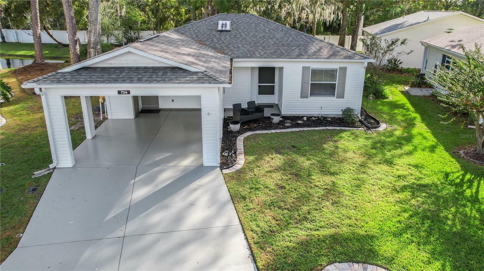 Property Photo:  724 Glen Oaks Drive  FL 34748 