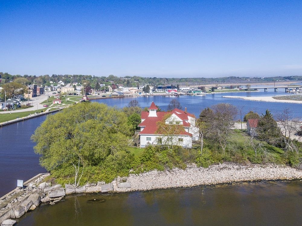 Property Photo: 110 Hathaway Drive WI 54216