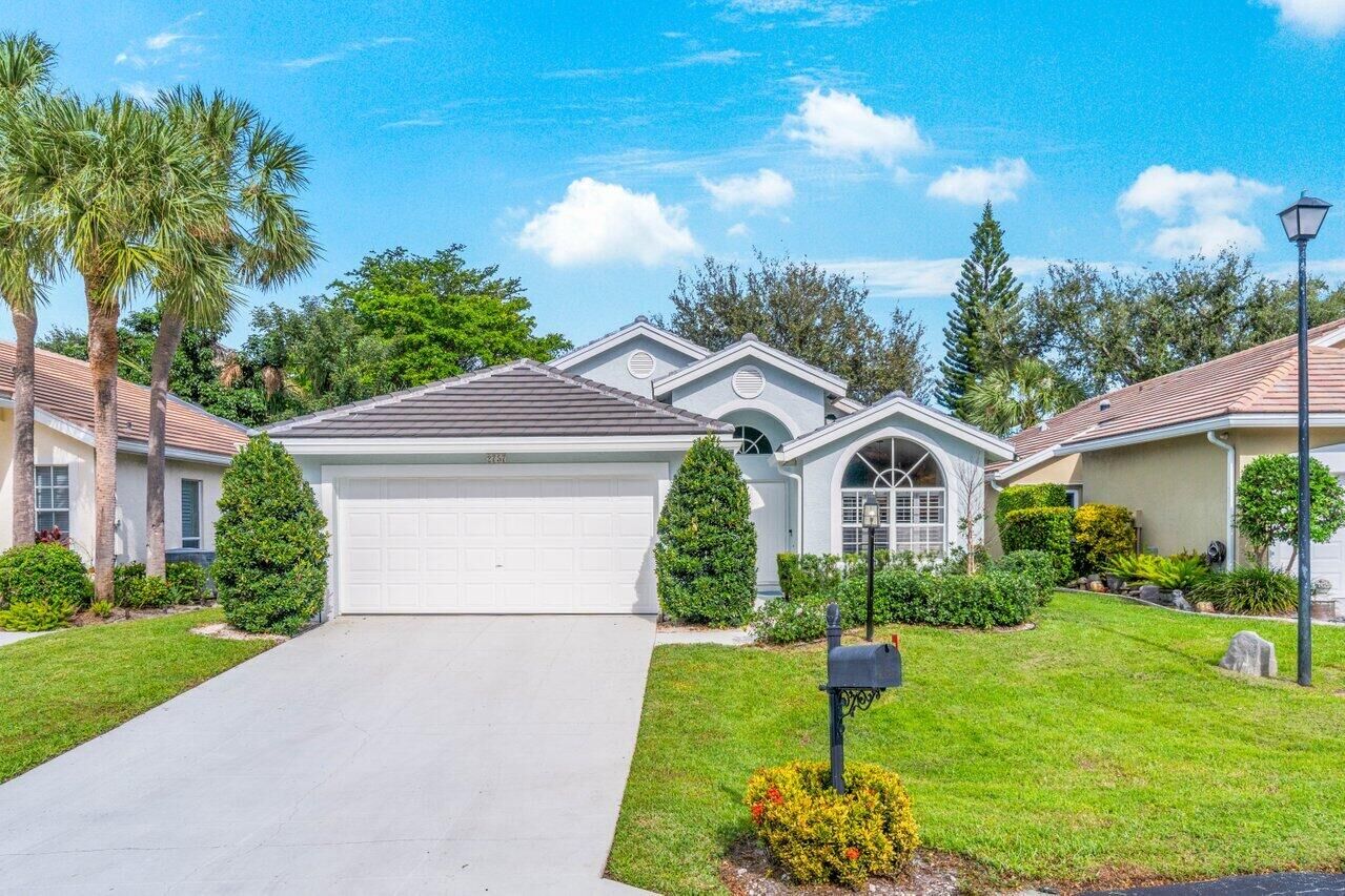 Property Photo: 2757 S Clearbrook Circle FL 33445