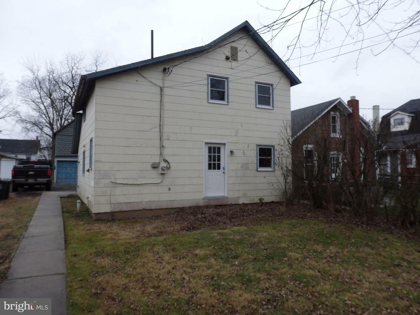 Property Photo:  33 N Hellertown Avenue  PA 18951 