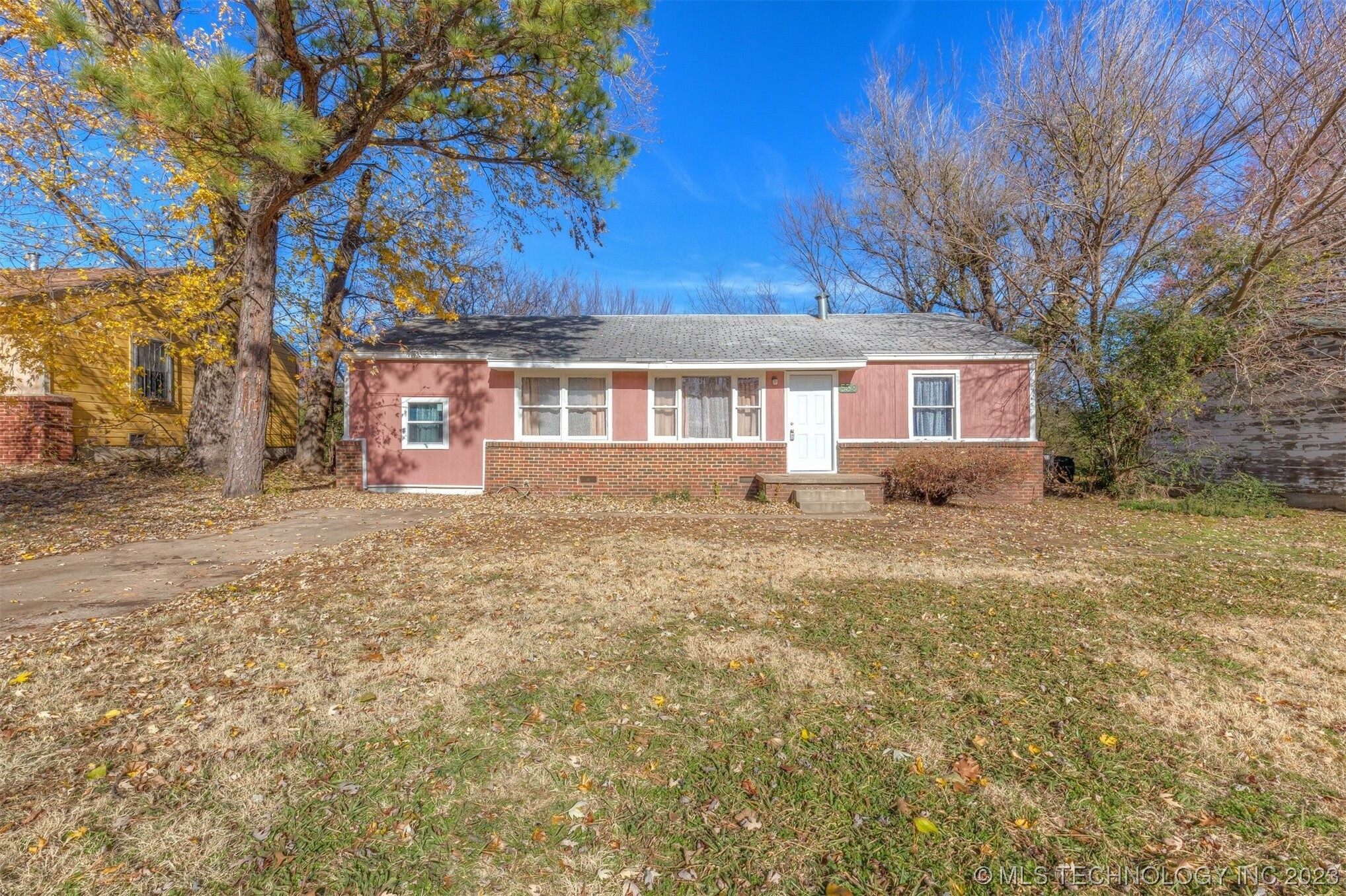 Property Photo:  539 E 48th Place  OK 74126 