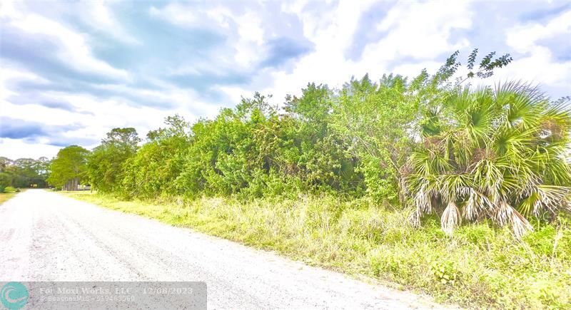 Property Photo: 17931 37th Pl FL 33470