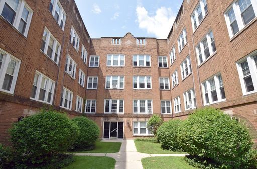 Property Photo: 6954 N Wolcott Avenue 2 IL 60626