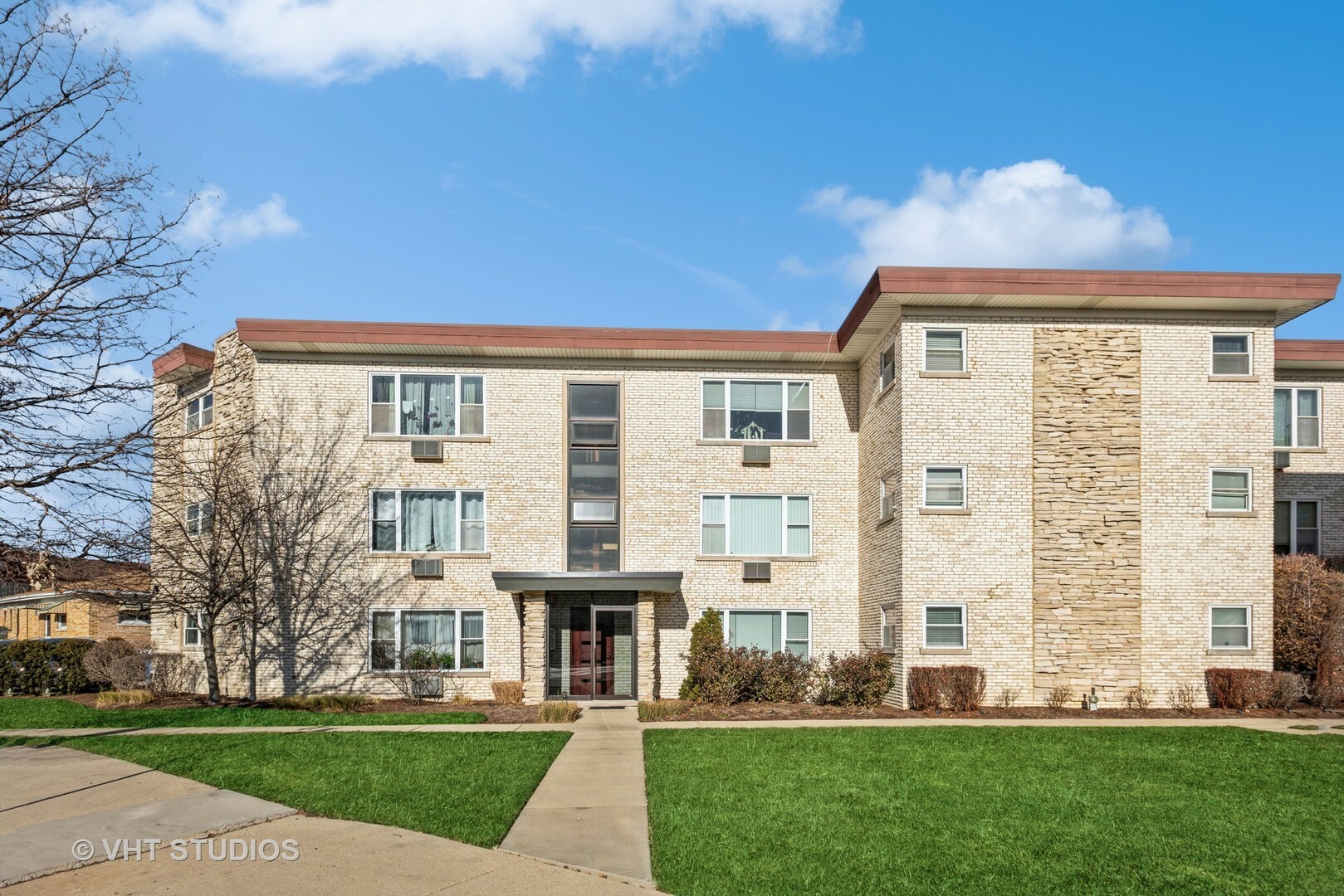 Property Photo:  5777 N Northwest Highway 201  IL 60631 