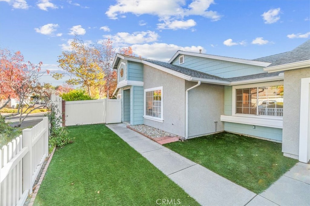 Property Photo:  917 Bluebell Way 8  CA 93401 