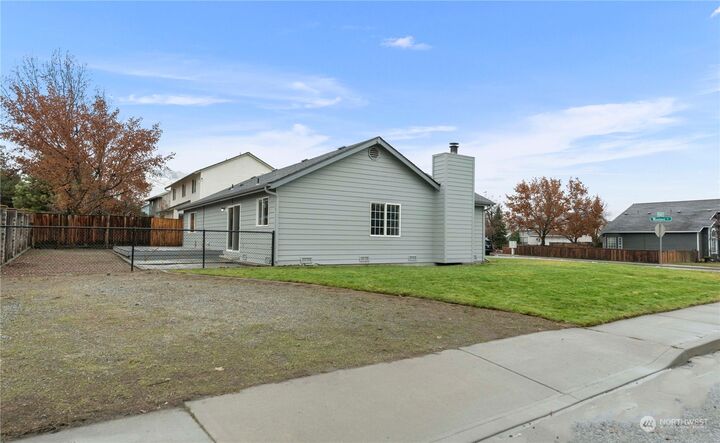 Property Photo:  1605 Woodland Drive  WA 98801 