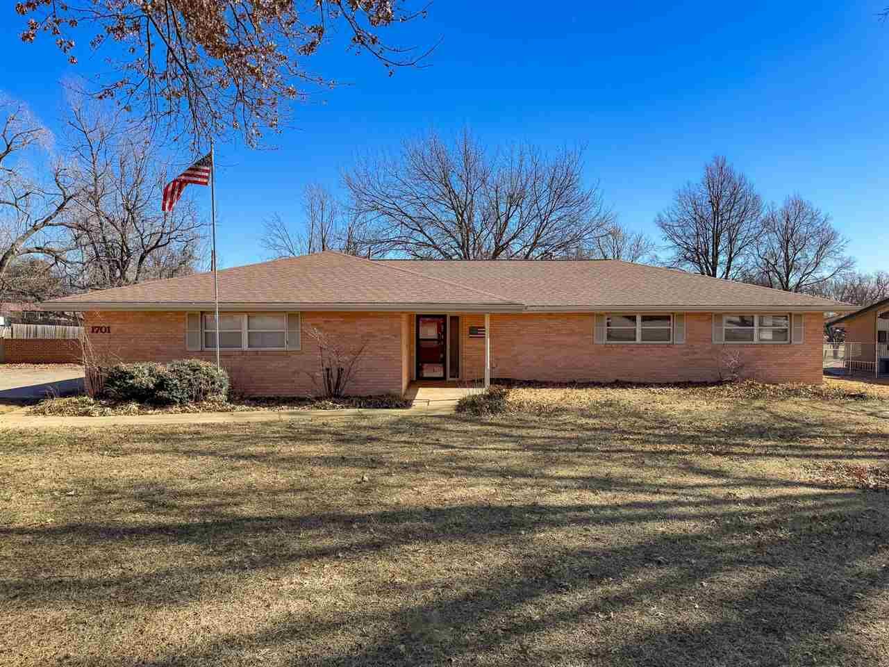 Property Photo:  1701 Blake Dr  OK 74604 