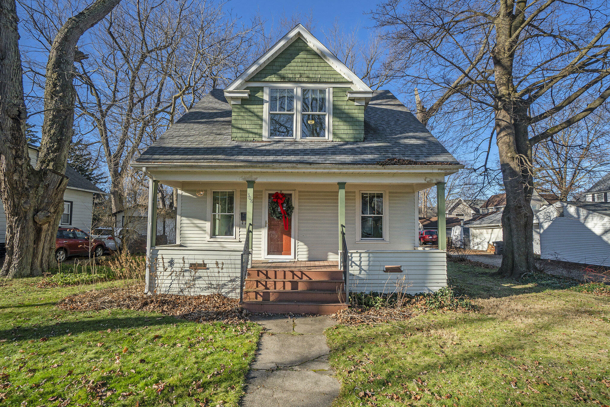 Property Photo:  308 Hubbard Street  MI 49090 