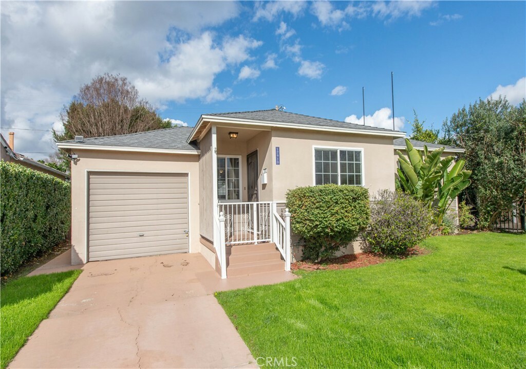 Property Photo:  17919 Emelita Street  CA 91316 