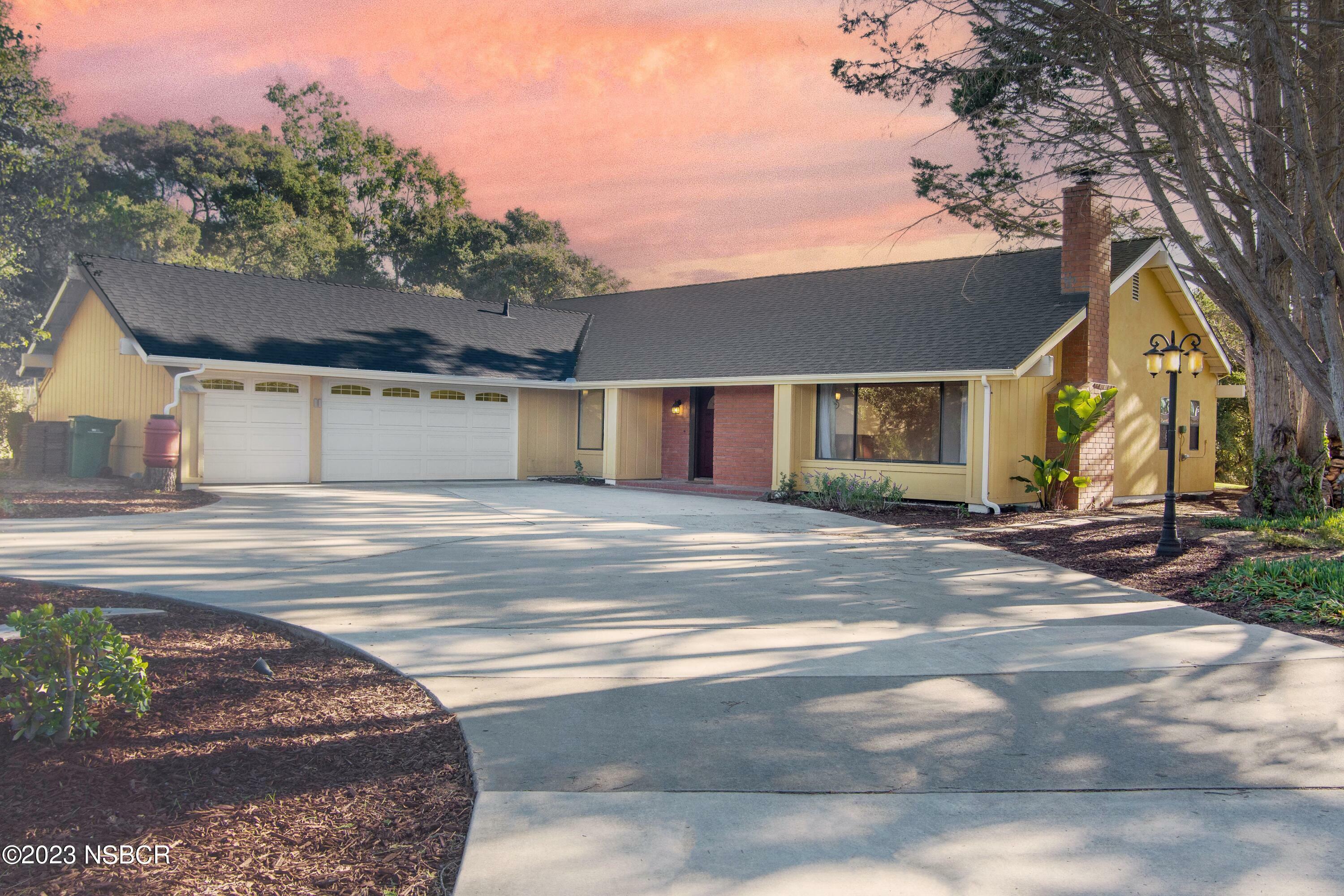 Property Photo: 601 Saint Andrews Way CA 93436