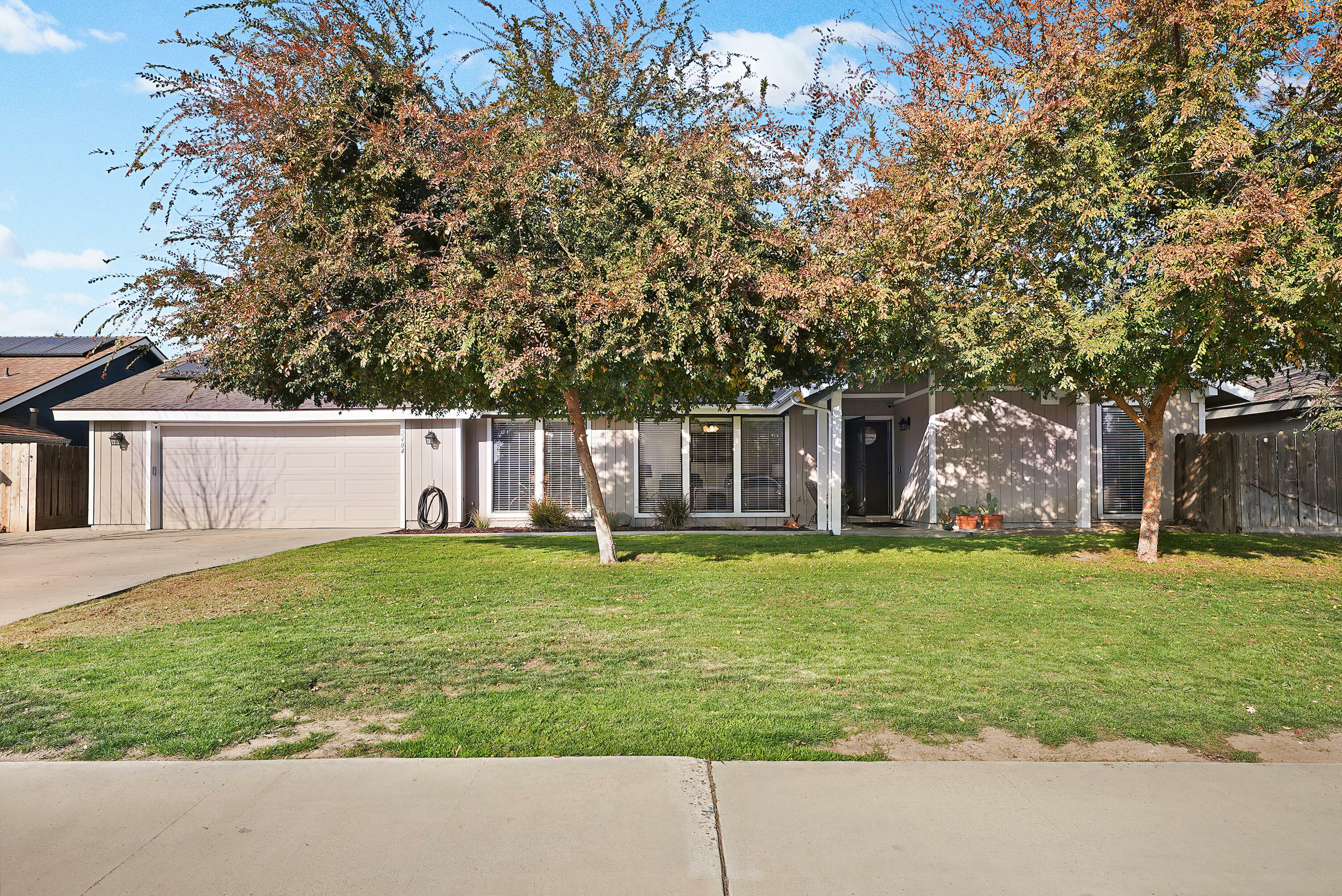 Property Photo:  2404 E Hillcrest Court  CA 93292 