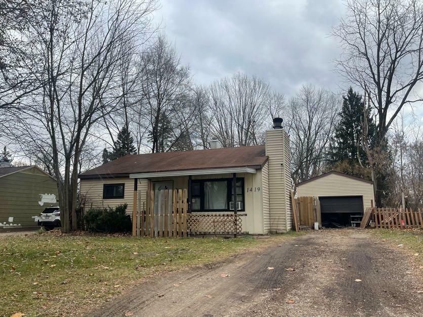 Property Photo:  1419 Warwick Drive  MI 48910 