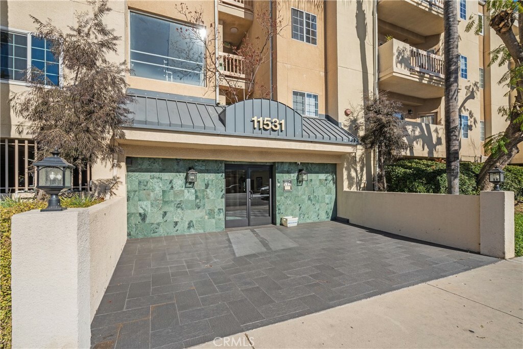 Property Photo:  11531 Riverside Drive 105  CA 91602 