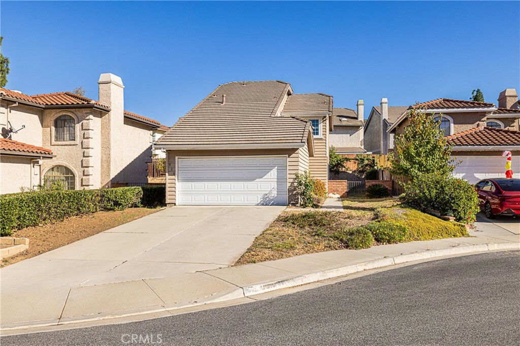 Property Photo:  820 Chelsea Ct. Court  CA 93065 