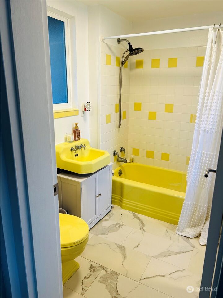 1 bed Bainbridge Island home for sale 465 Winslow Way E 308