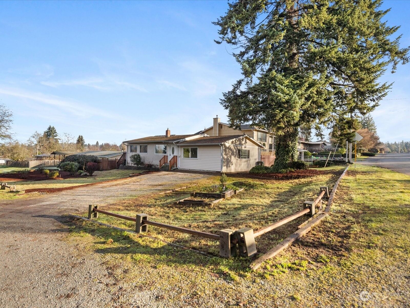 Property Photo:  903 E Seattle Street  WA 98030 